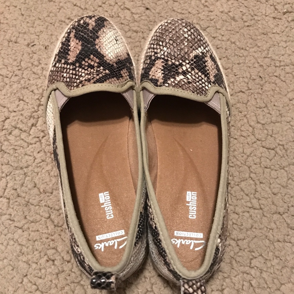 Clarks Women’s Azella Theoni Slip On Loafer Beige Synthetic Snake Print 7.5 M